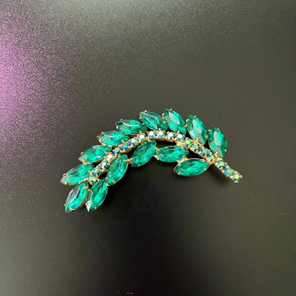 Vintage Unsigned Green Navette and A.B Round Rhinestone Gold Tone Leaf Brooch